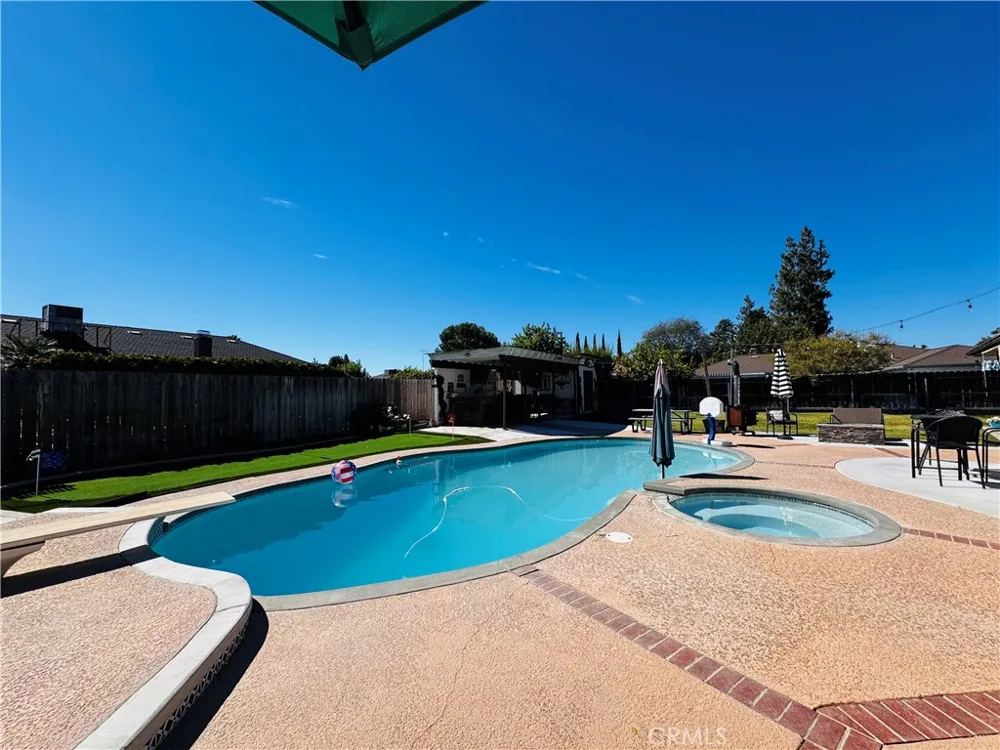 2560 Chestnut Hanford, CA 93230