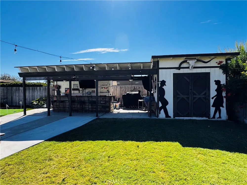 2560 Chestnut Hanford, CA 93230