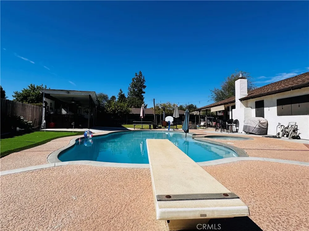 2560 Chestnut Hanford, CA 93230