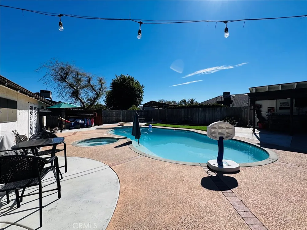 2560 Chestnut Hanford, CA 93230