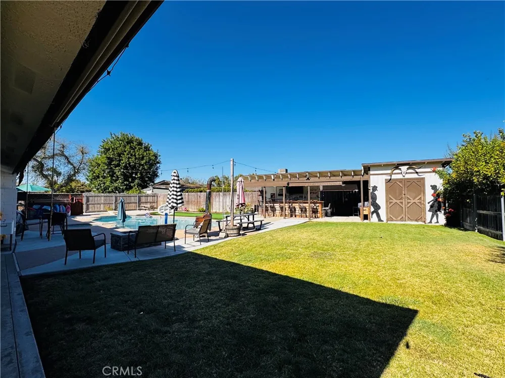 2560 Chestnut Hanford, CA 93230