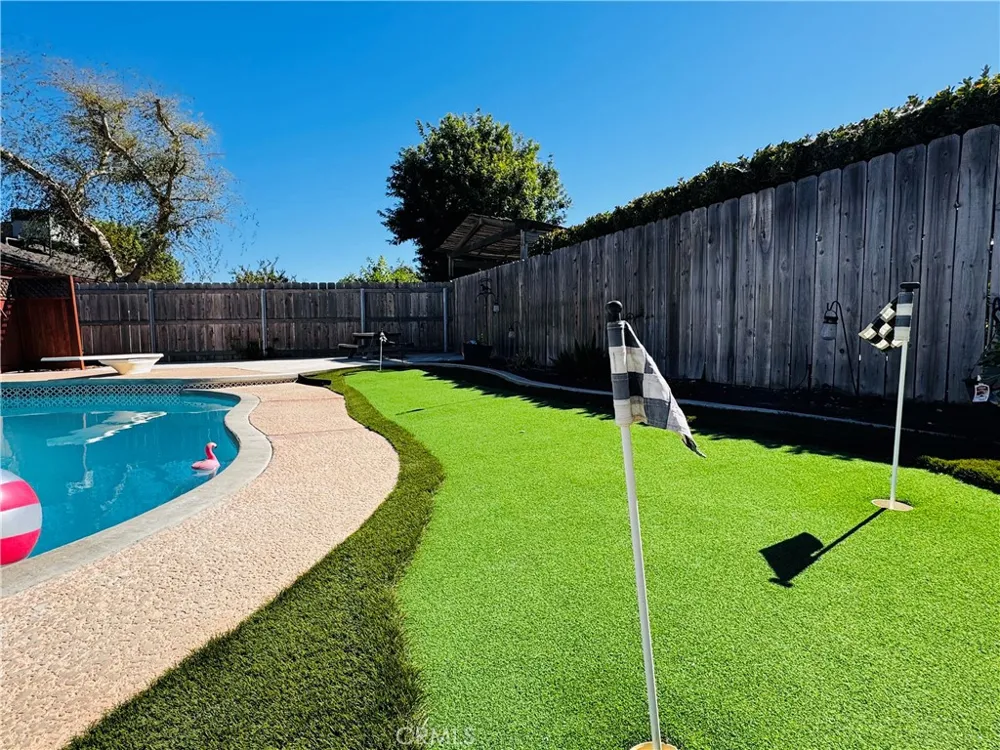 2560 Chestnut Hanford, CA 93230