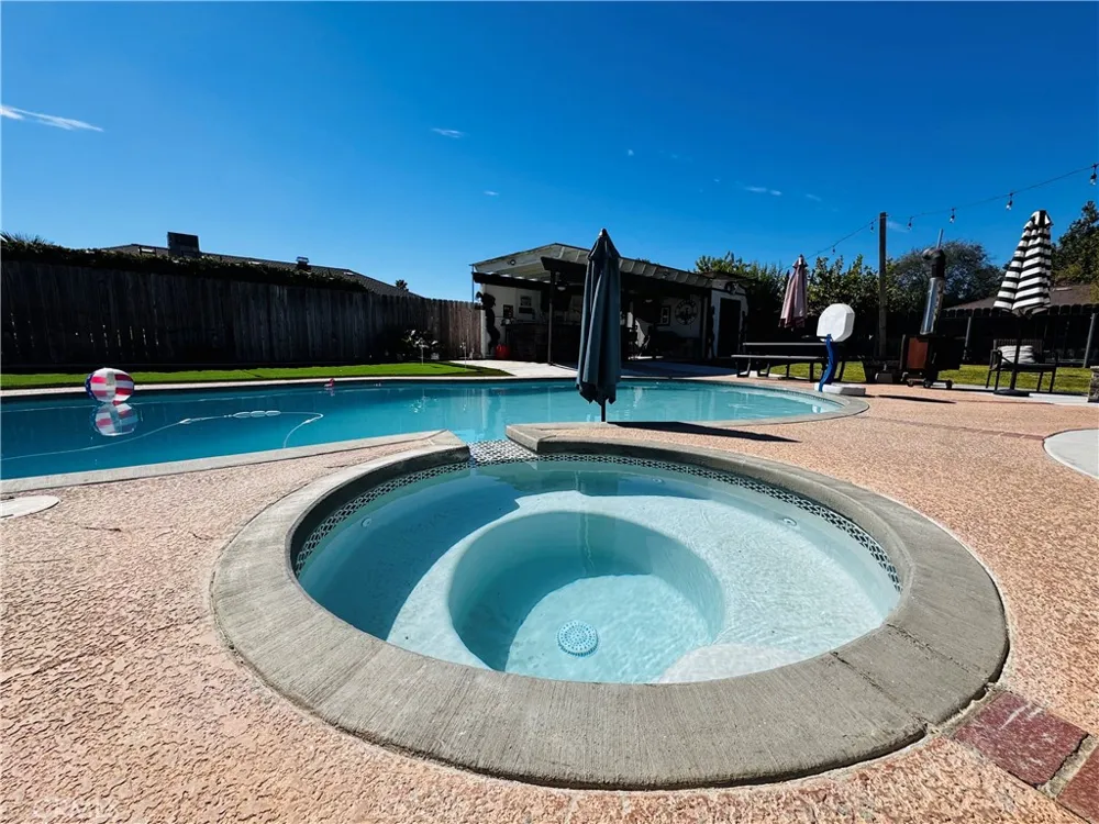 2560 Chestnut Hanford, CA 93230