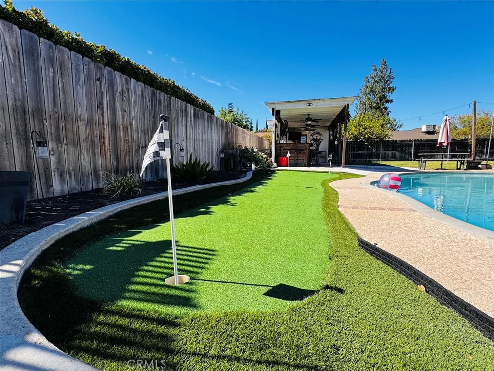 2560 Chestnut Hanford, CA 93230