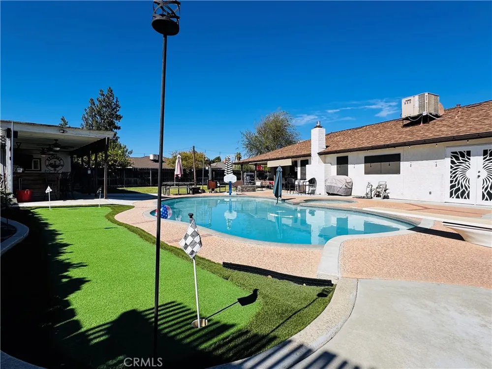 2560 Chestnut Hanford, CA 93230