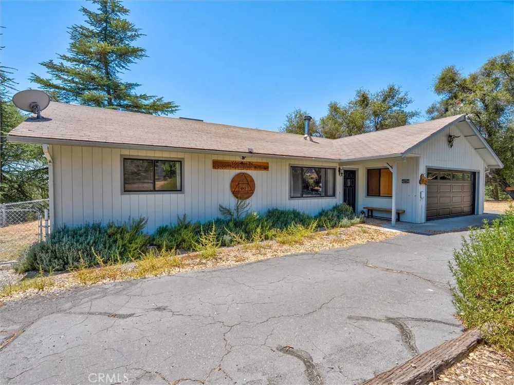 43710 Hilltop Ahwahnee, CA 93601