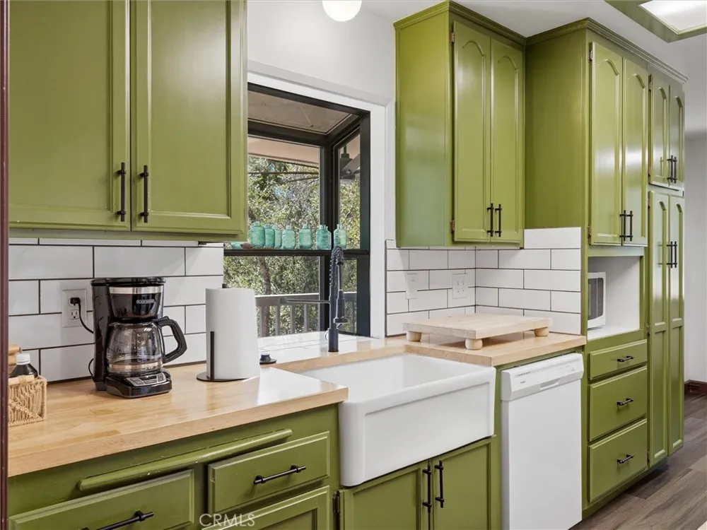 43710 Hilltop Ahwahnee, CA 93601