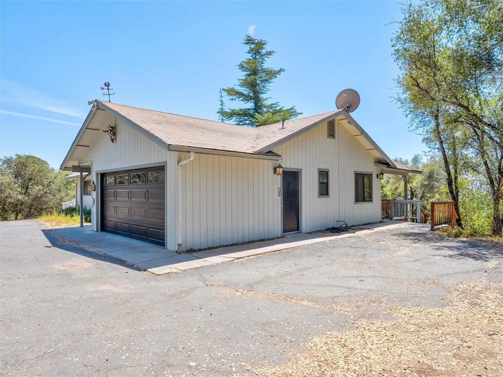43710 Hilltop Ahwahnee, CA 93601