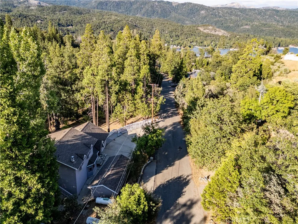 39314 Manzanita Oakhurst, CA 93644
