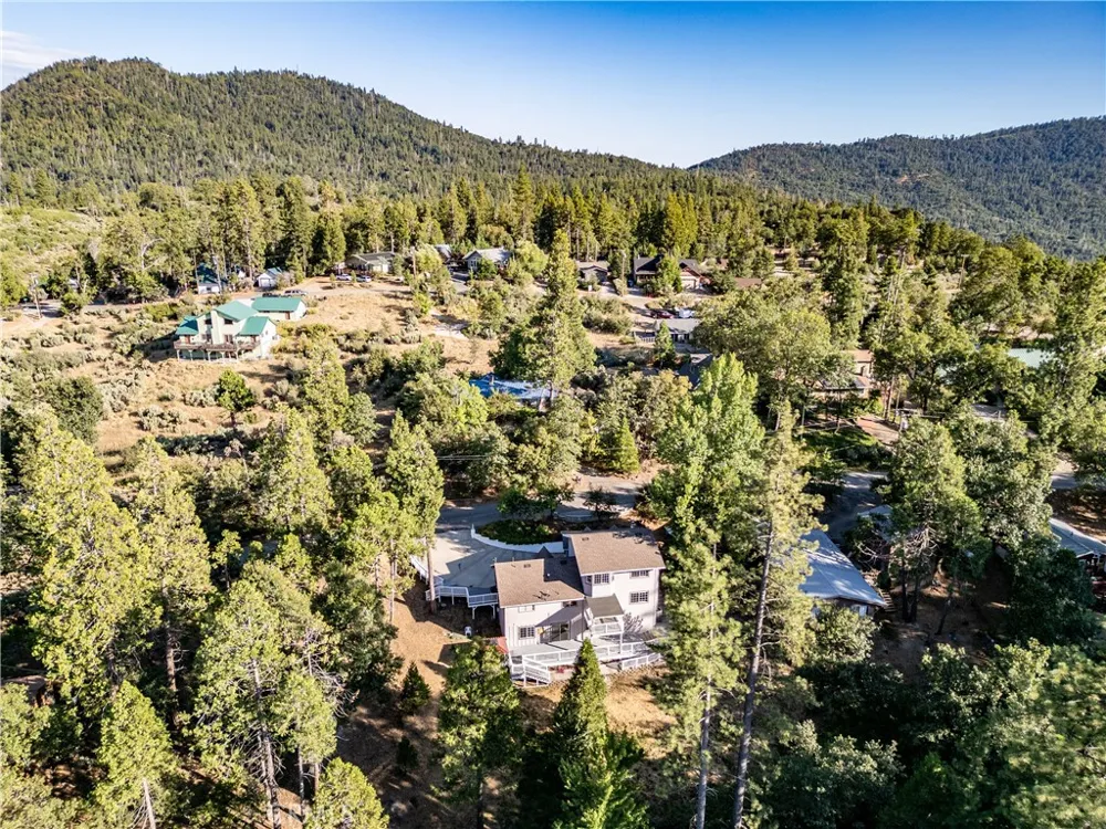 39314 Manzanita Oakhurst, CA 93644