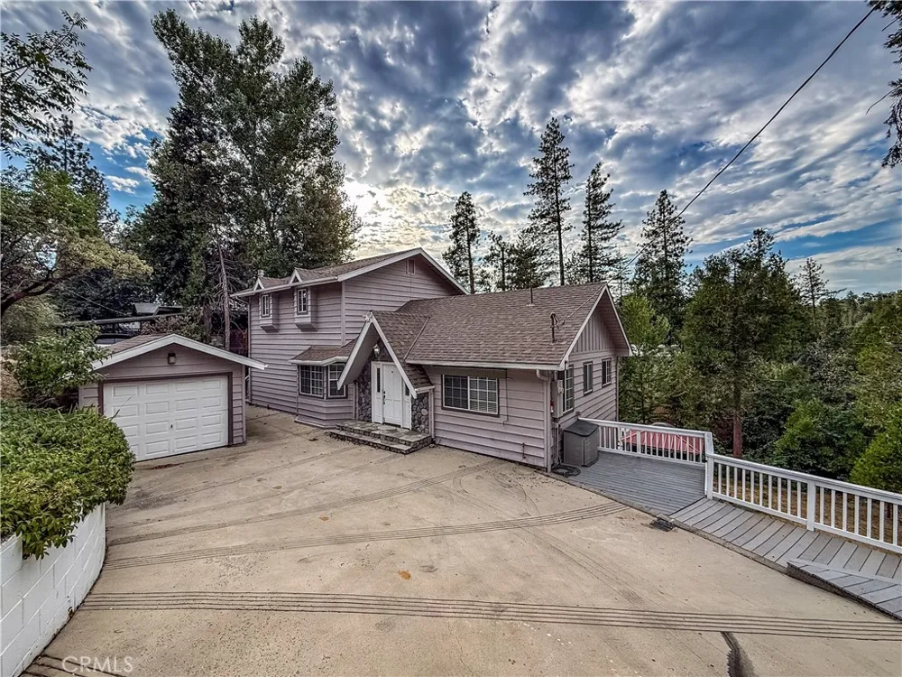 39314 Manzanita Oakhurst, CA 93644