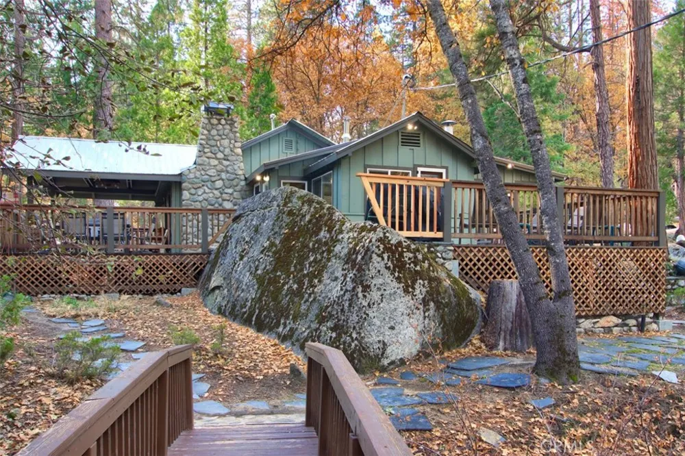 2629 Mariposa Wawona, CA 95389