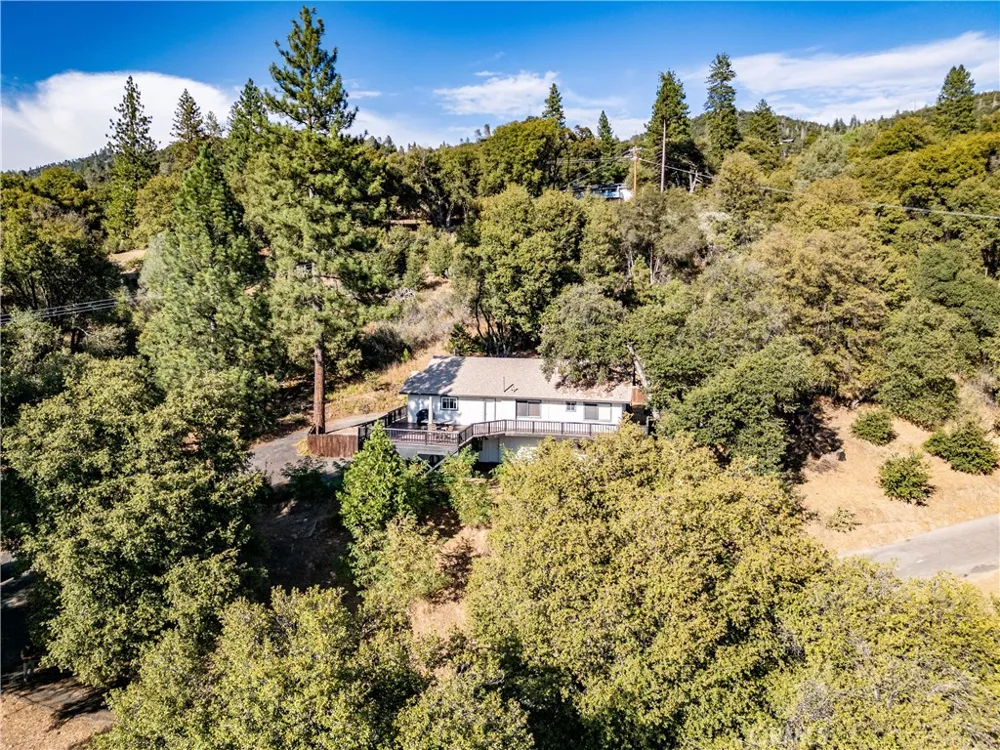 51591 Ponderosa Way Oakhurst, CA 93644