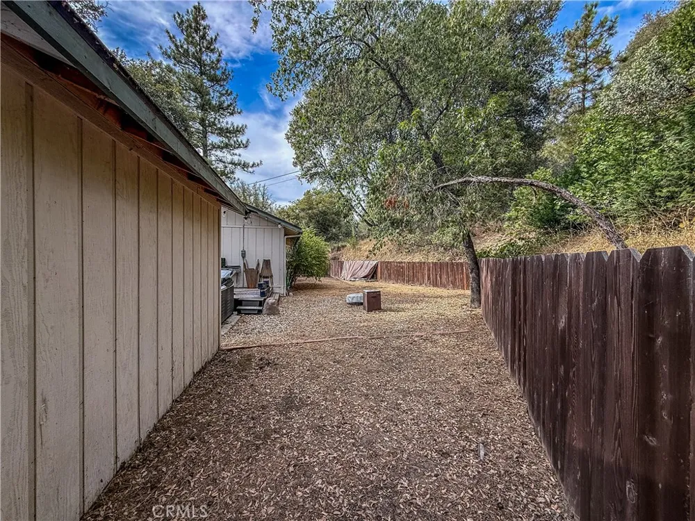 51591 Ponderosa Way Oakhurst, CA 93644