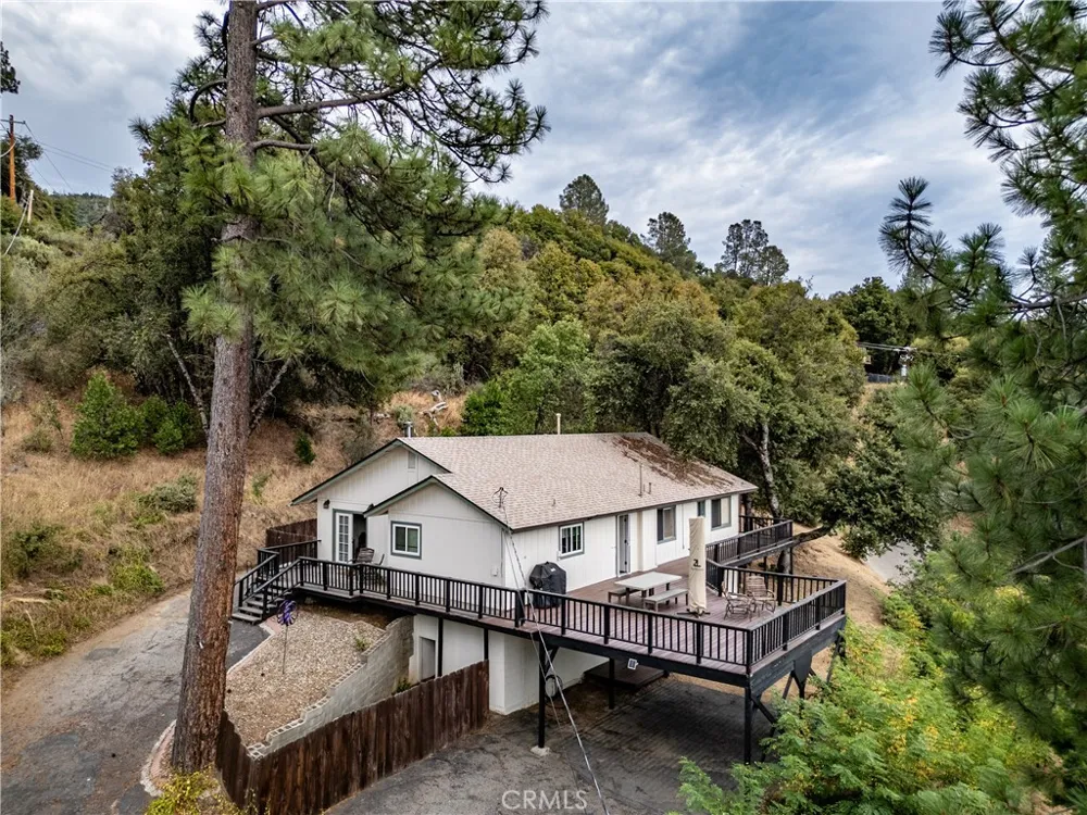 51591 Ponderosa Way Oakhurst, CA 93644