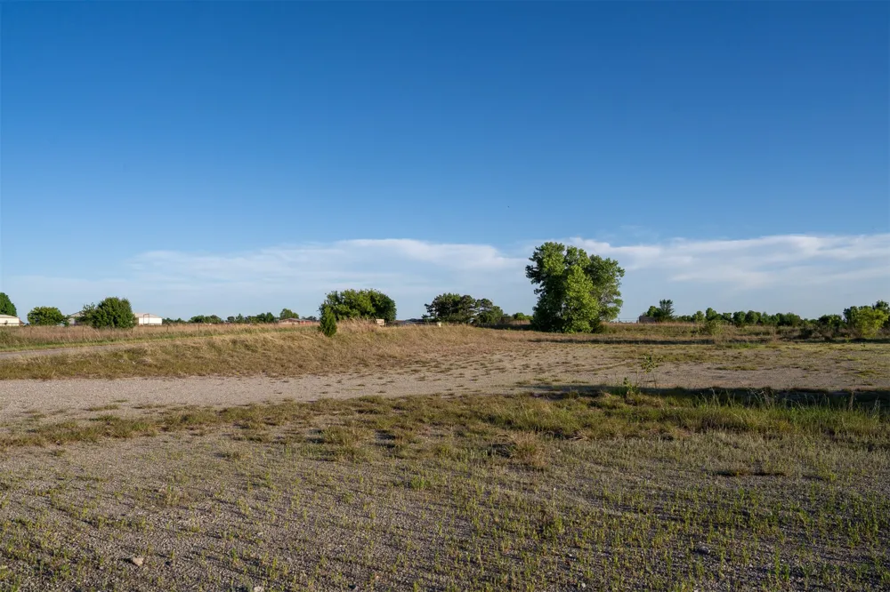 6 W County Road Tuttle, OK 73089