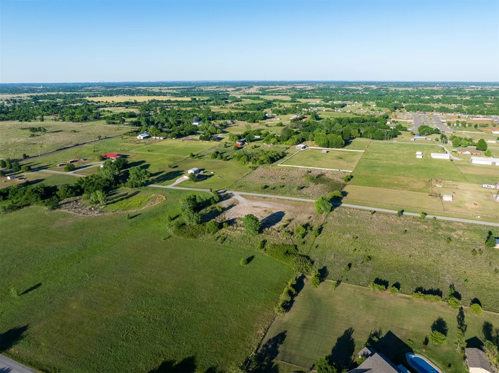 6 W County Road Tuttle, OK 73089