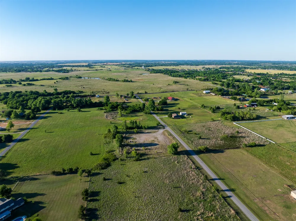 6 W County Road Tuttle, OK 73089