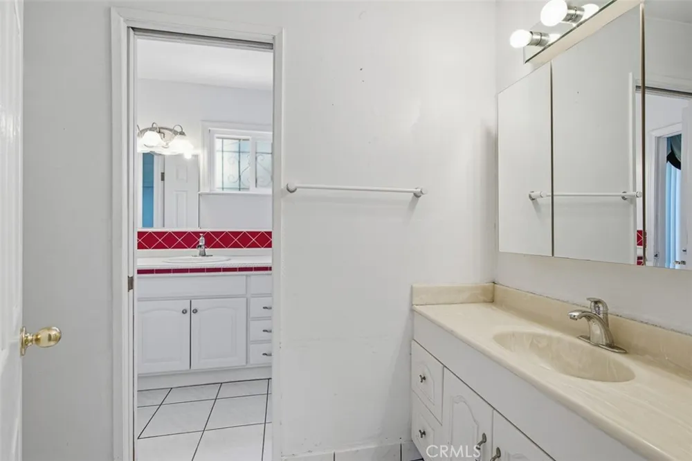 21815 Martin Carson, CA 90745