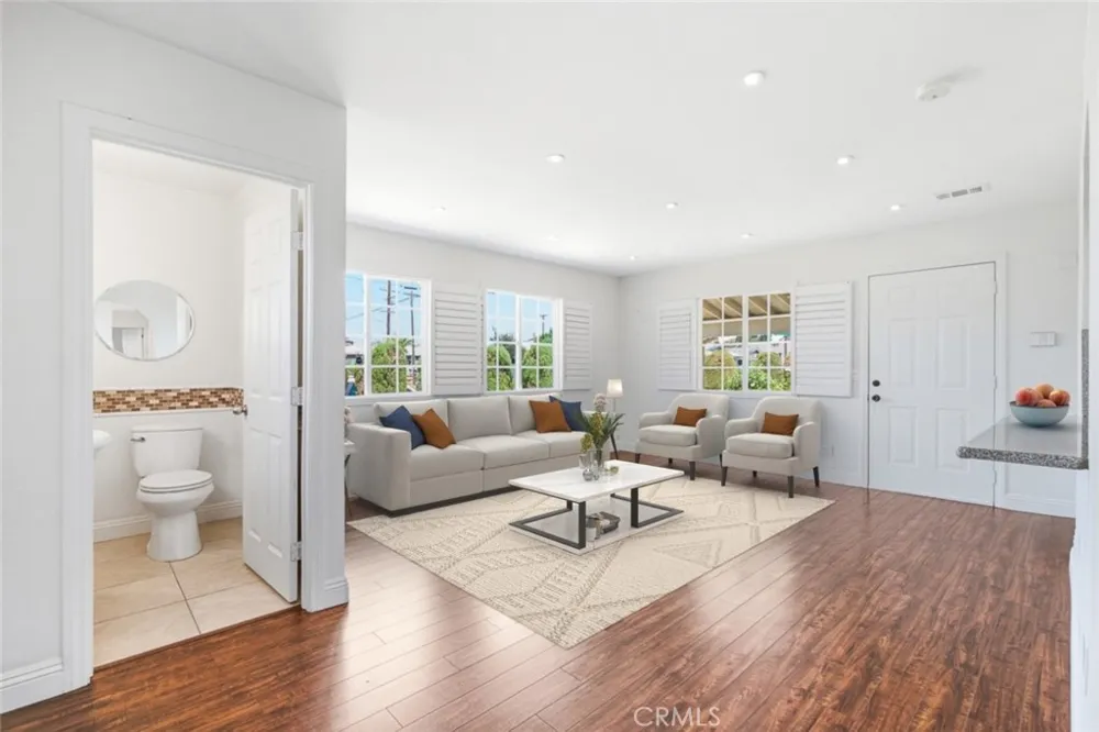 21815 Martin Carson, CA 90745