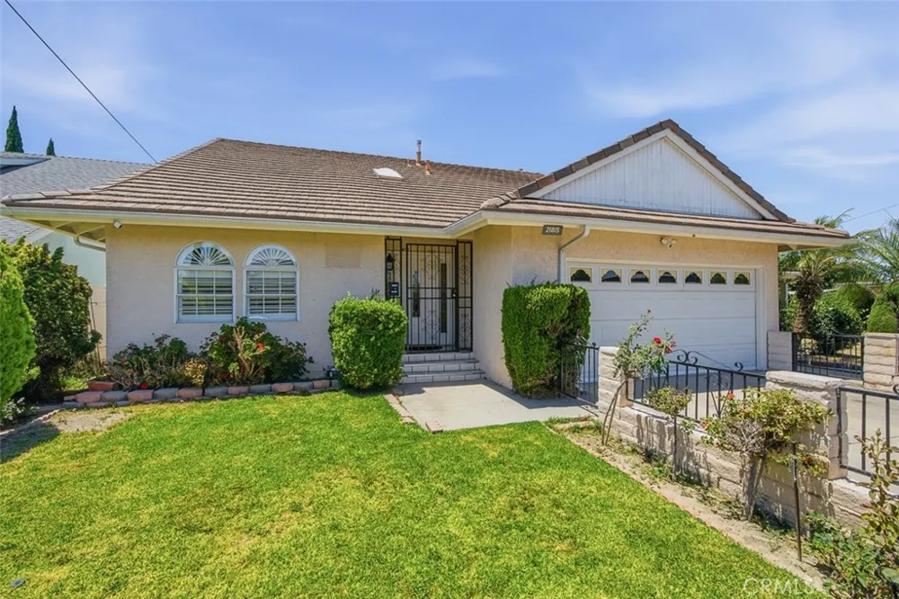 21815 Martin Carson, CA 90745