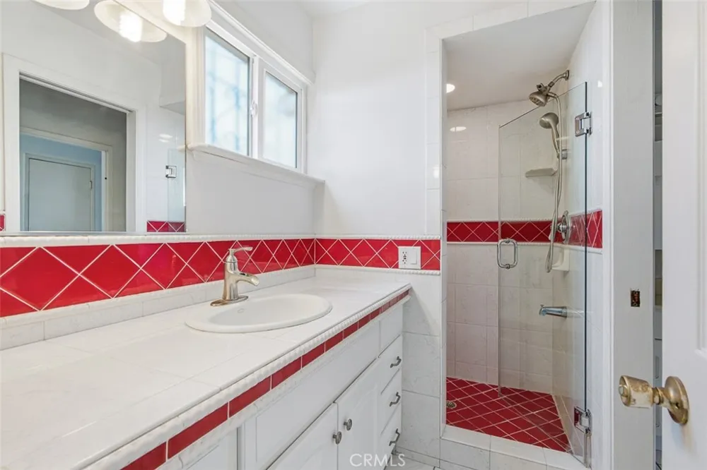 21815 Martin Carson, CA 90745