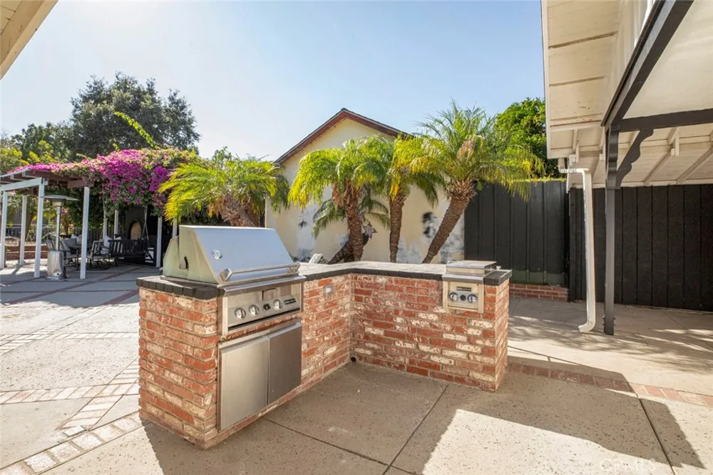 10431 Johanna Street Shadow Hills, CA 91040
