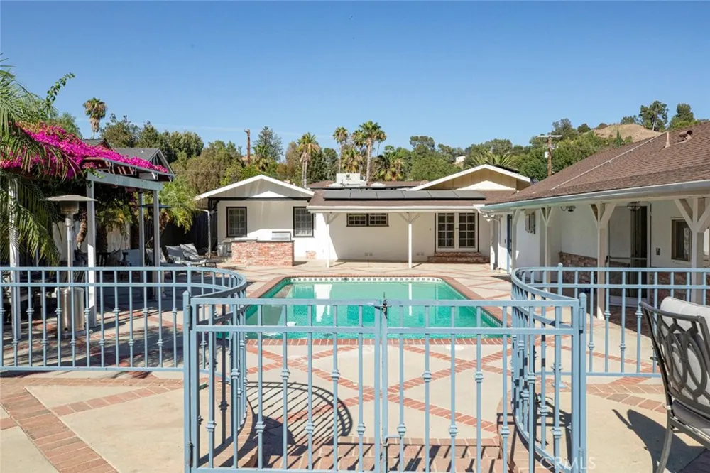 10431 Johanna Street Shadow Hills, CA 91040