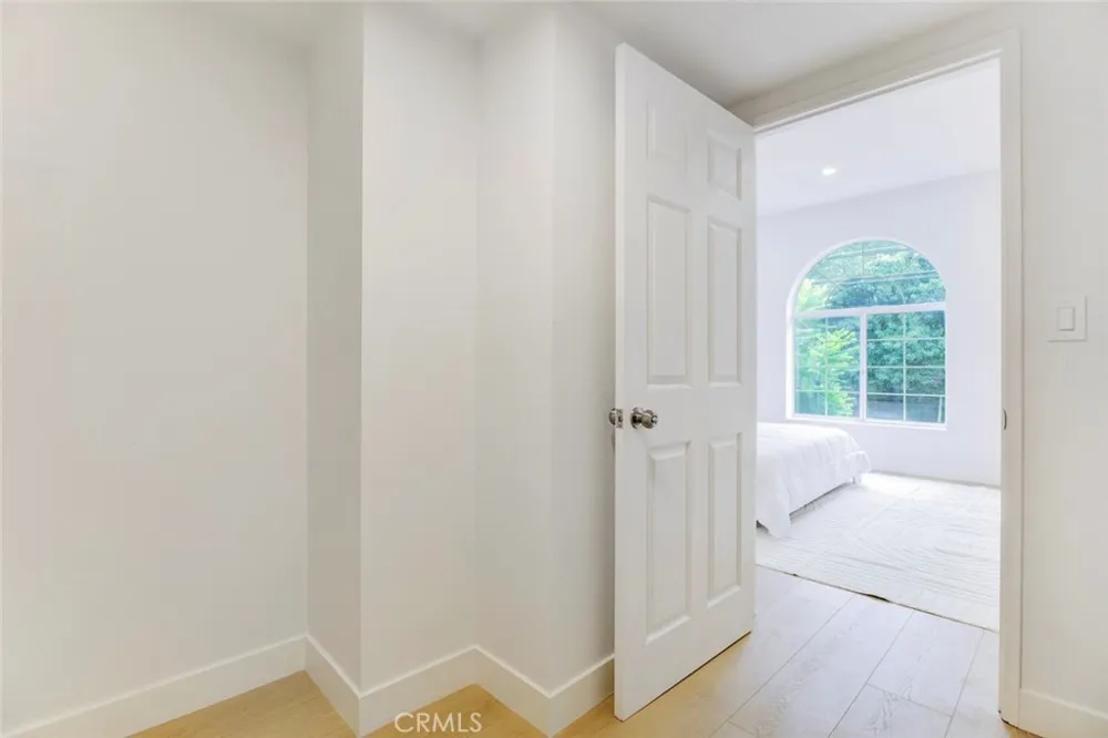 15044 Nordhoff Street #8 North Hills, CA 91343