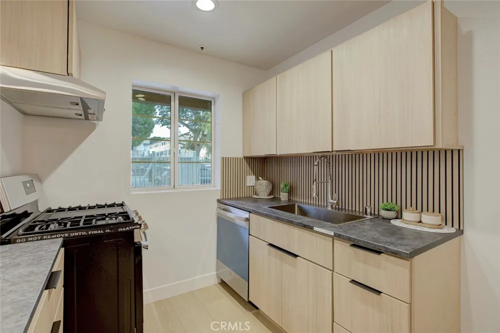 15044 Nordhoff Street #8 North Hills, CA 91343