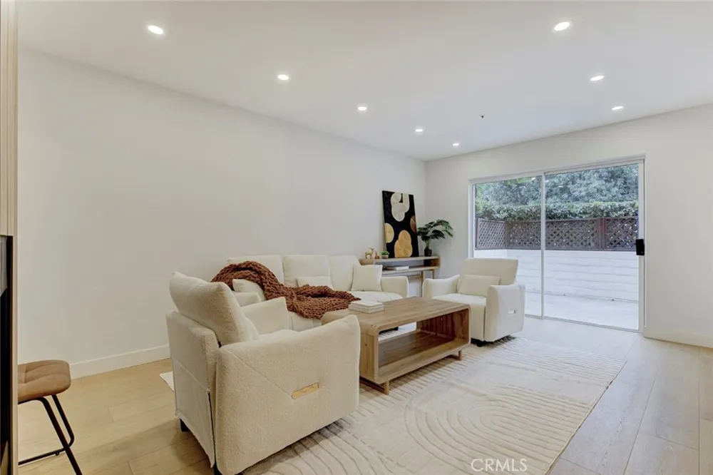 15044 Nordhoff Street #8 North Hills, CA 91343