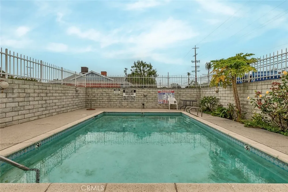 15044 Nordhoff Street #8 North Hills, CA 91343