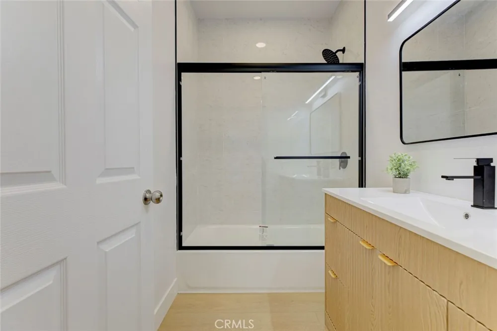 15044 Nordhoff Street #8 North Hills, CA 91343