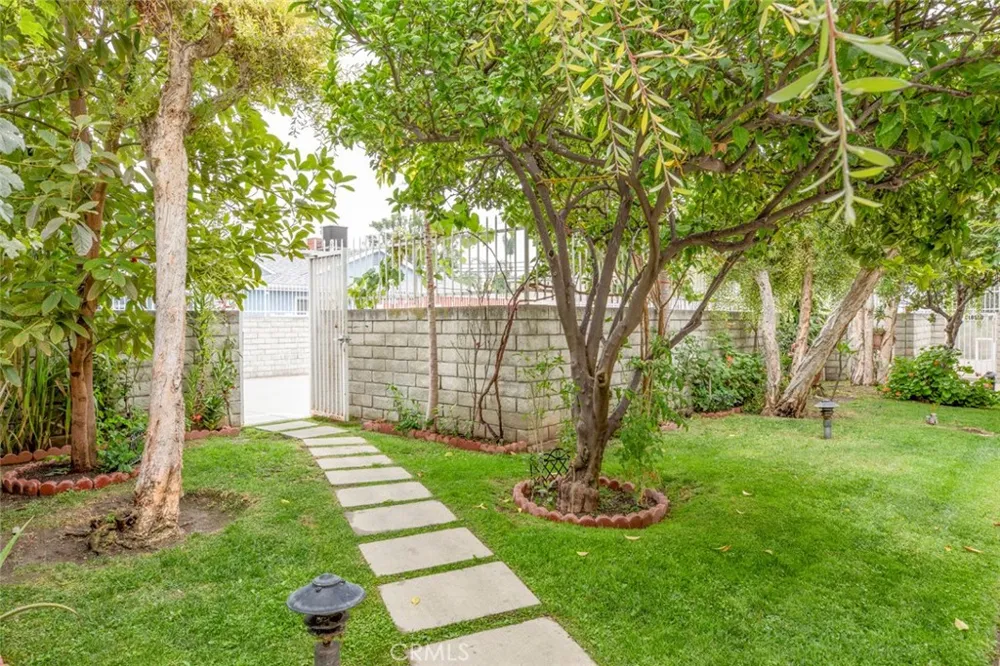 15044 Nordhoff Street #8 North Hills, CA 91343