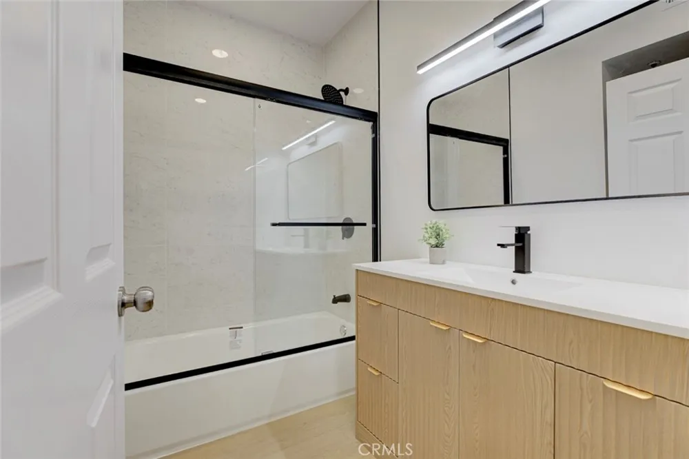 15044 Nordhoff Street #8 North Hills, CA 91343
