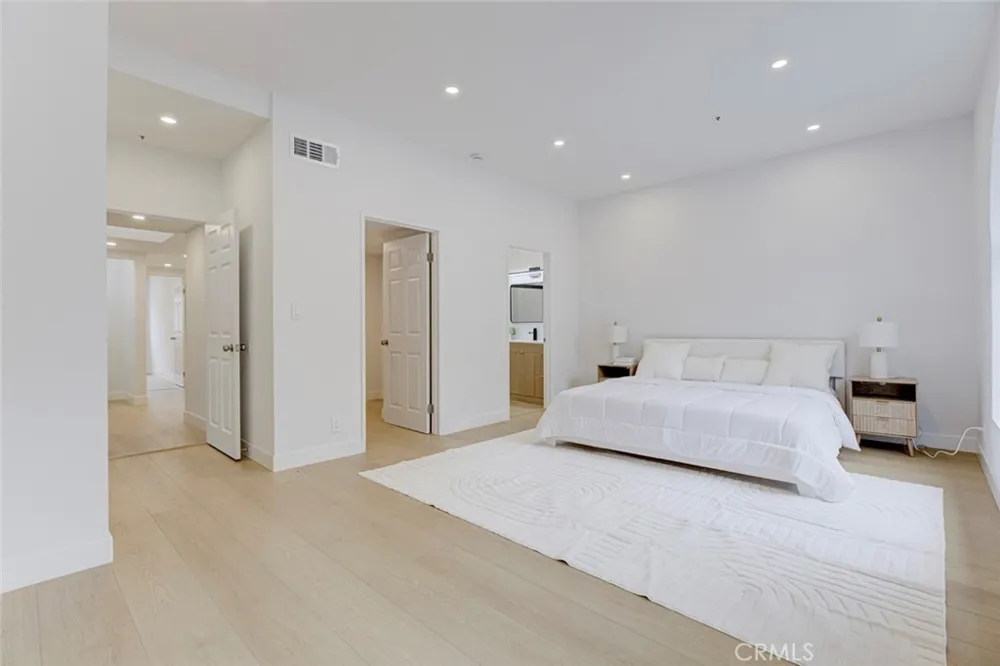 15044 Nordhoff Street #8 North Hills, CA 91343