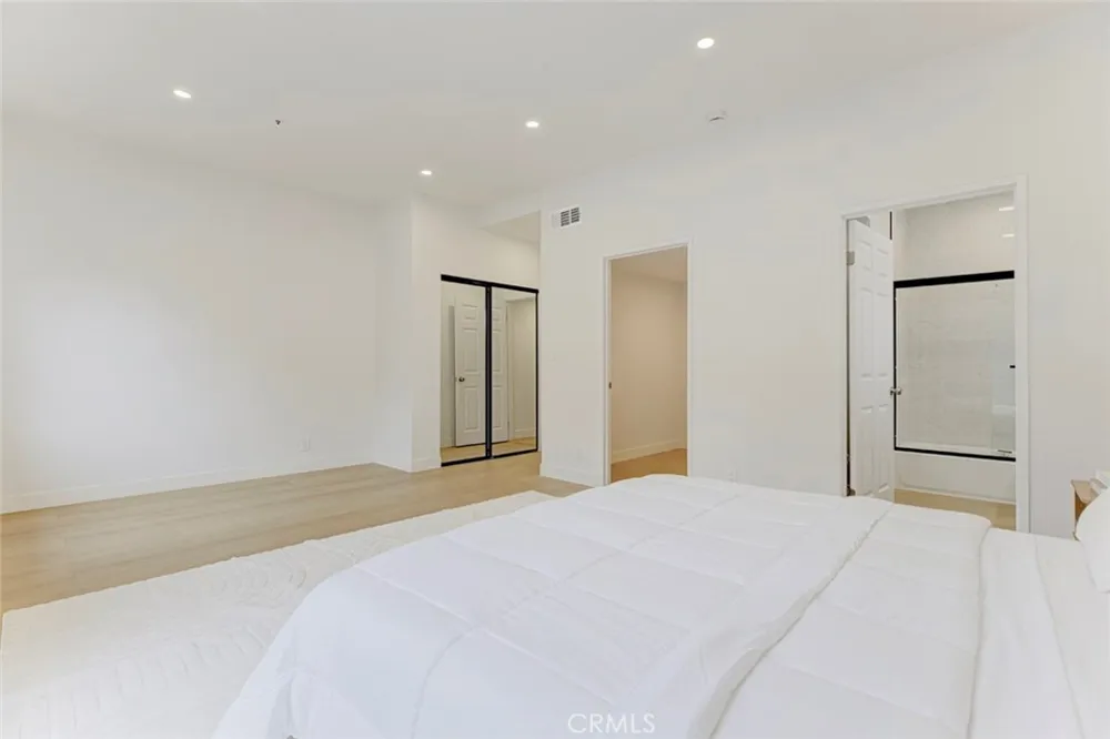 15044 Nordhoff Street #8 North Hills, CA 91343