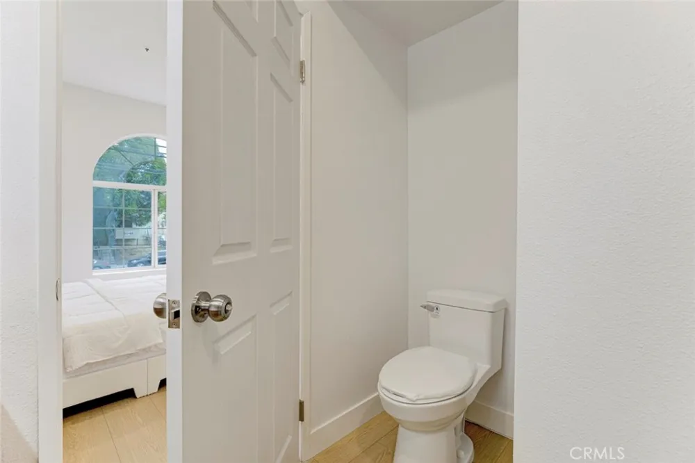 15044 Nordhoff Street #8 North Hills, CA 91343