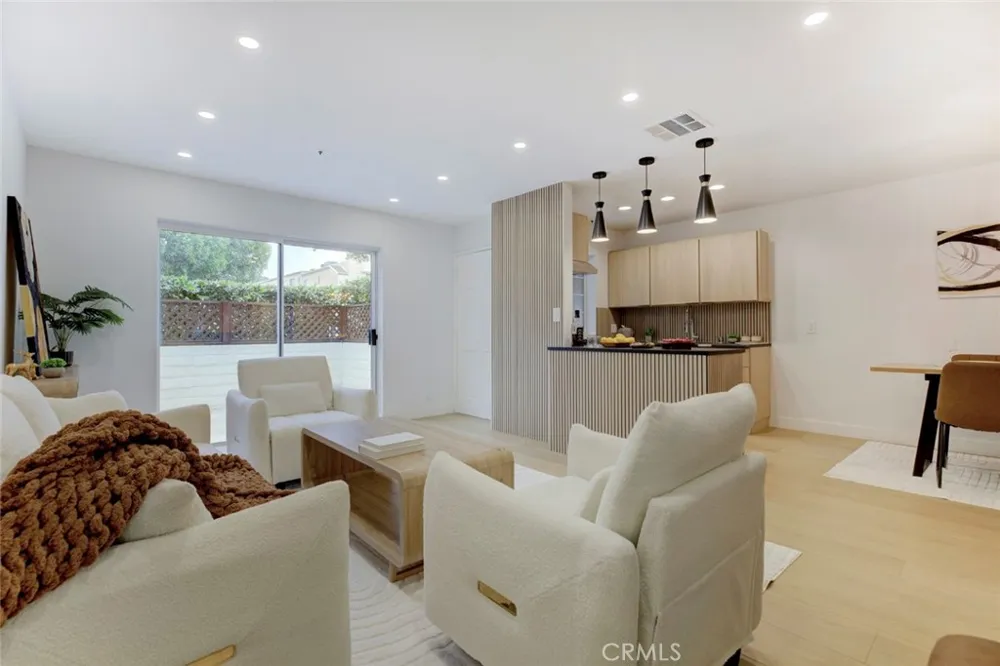 15044 Nordhoff Street #8 North Hills, CA 91343