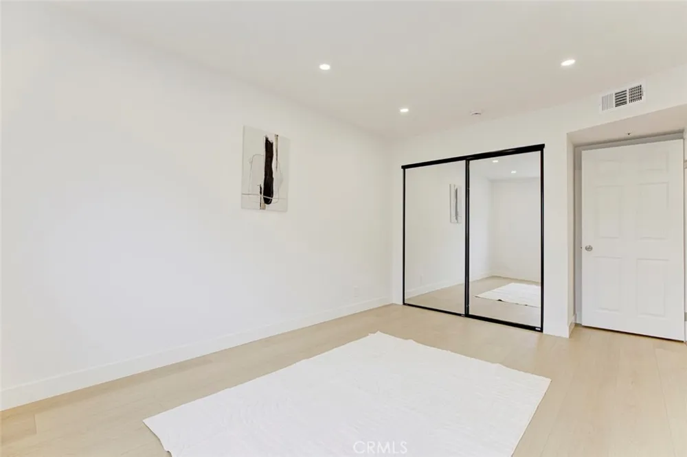 15044 Nordhoff Street #8 North Hills, CA 91343