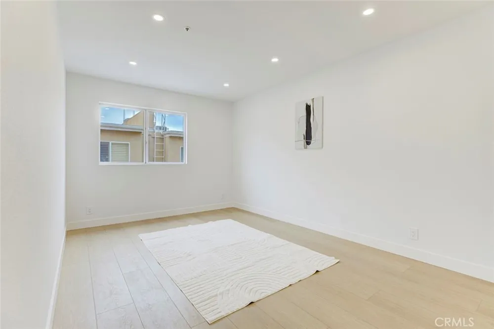 15044 Nordhoff Street #8 North Hills, CA 91343