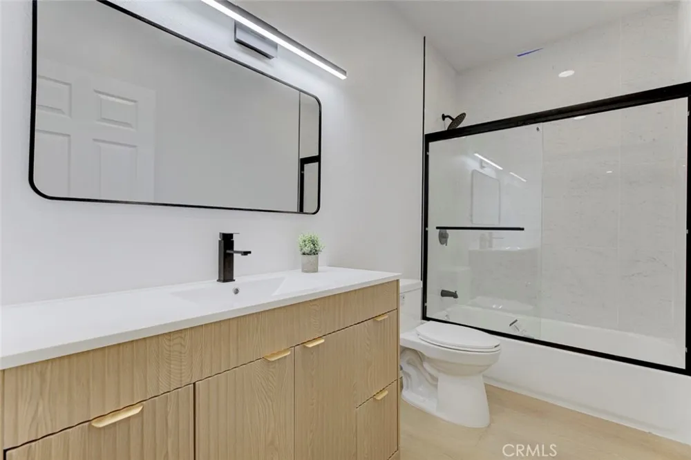 15044 Nordhoff Street #8 North Hills, CA 91343
