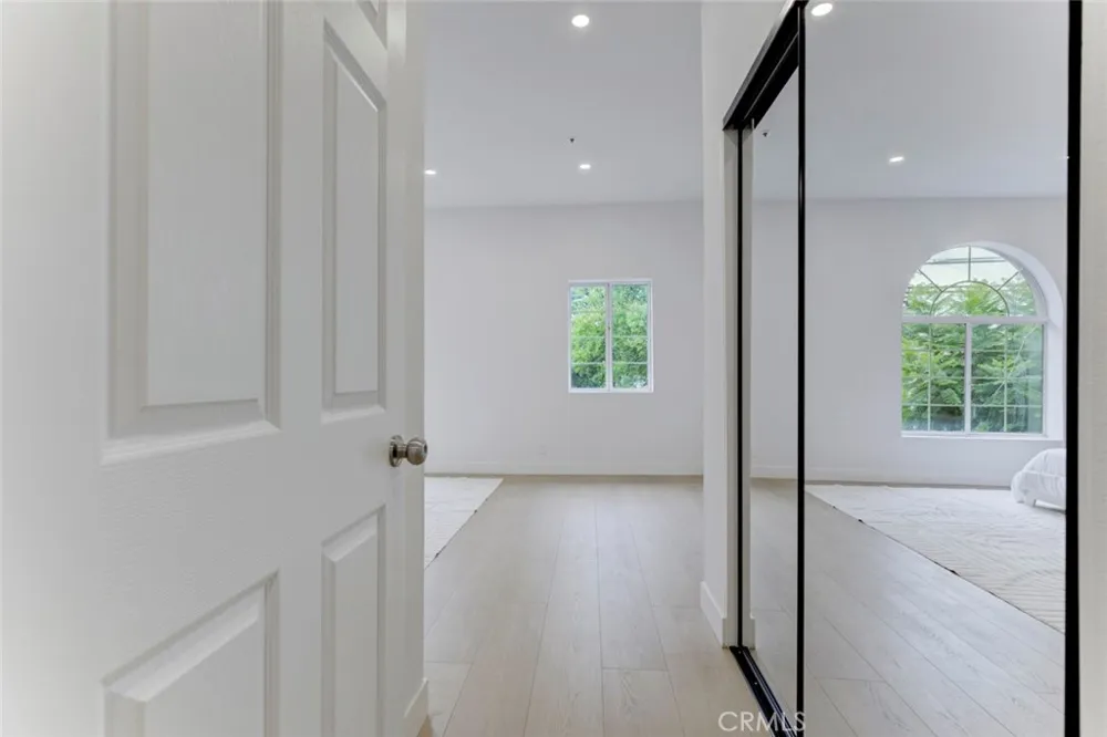 15044 Nordhoff Street #8 North Hills, CA 91343