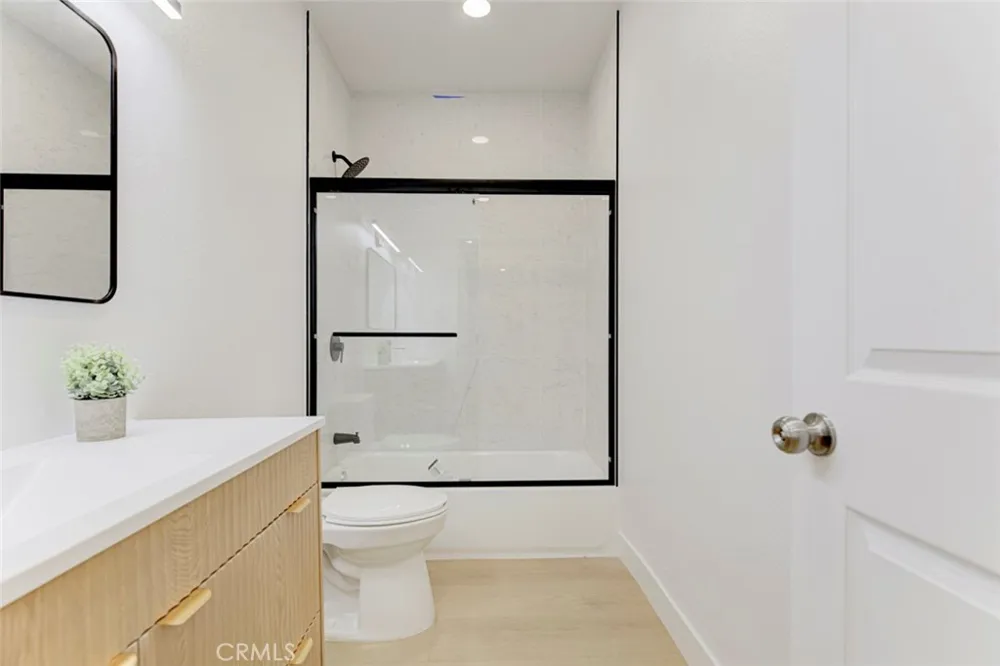 15044 Nordhoff Street #8 North Hills, CA 91343