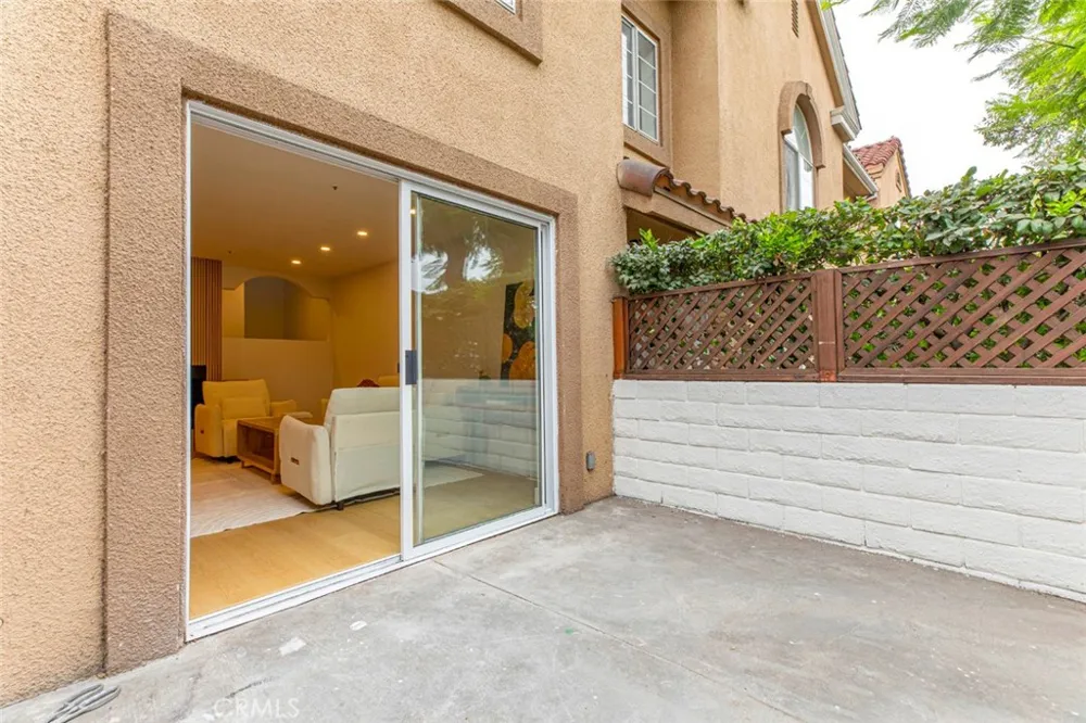 15044 Nordhoff Street #8 North Hills, CA 91343