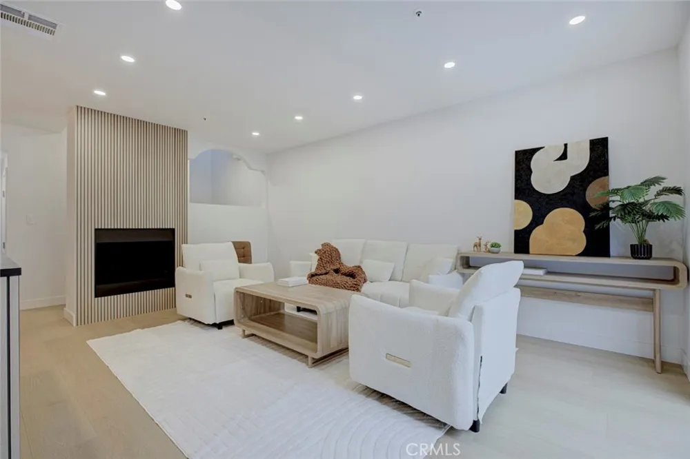 15044 Nordhoff Street #8 North Hills, CA 91343