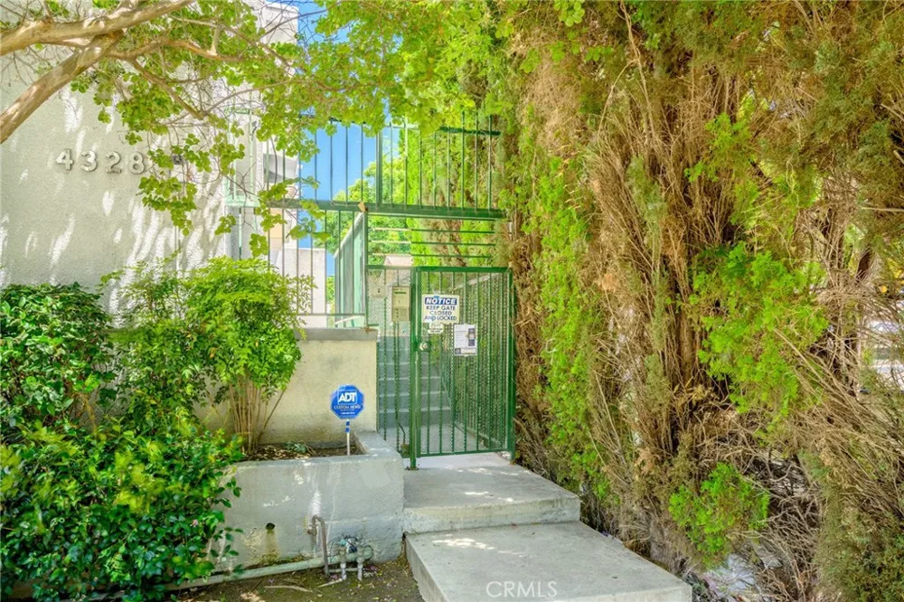 4328 Whitsett Avenue Studio City, CA 91604