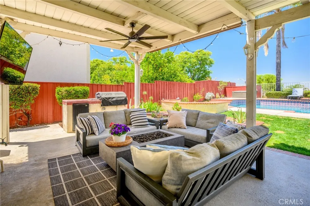 18541 Olympian Court Canyon Country, CA 91351
