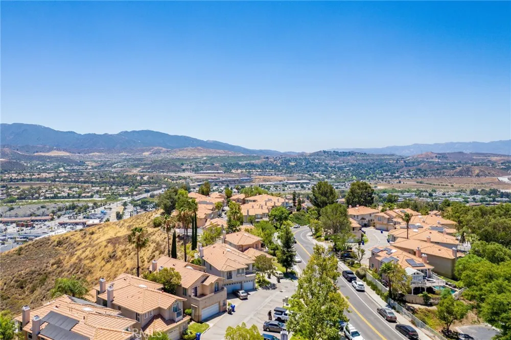 18541 Olympian Court Canyon Country, CA 91351