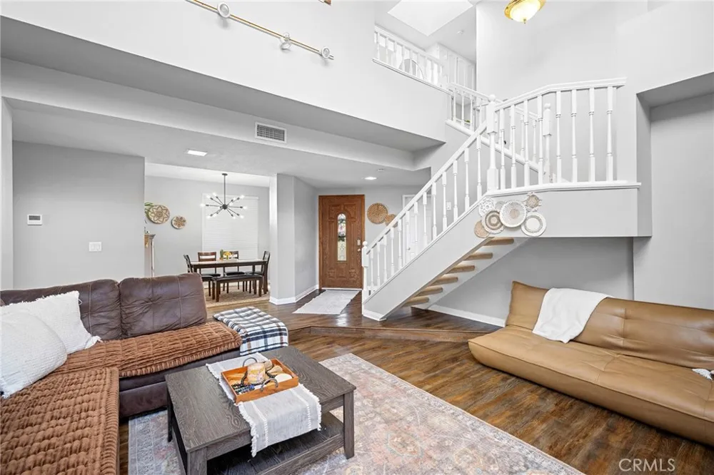18541 Olympian Court Canyon Country, CA 91351